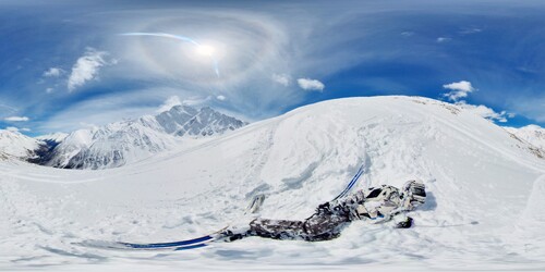 Чегет. Лыжник в снегу